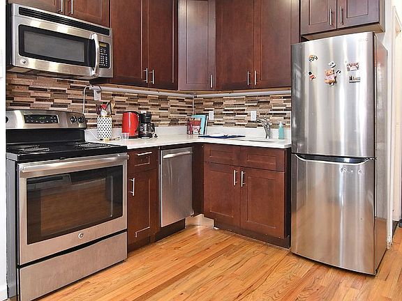 4th image of 531 E 11th St APT 6W