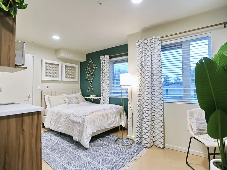 Plaza Apartments — Photo 28