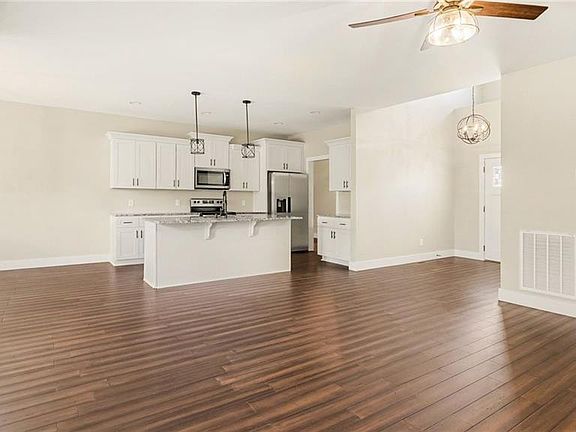 5th image of 108 Daniels St