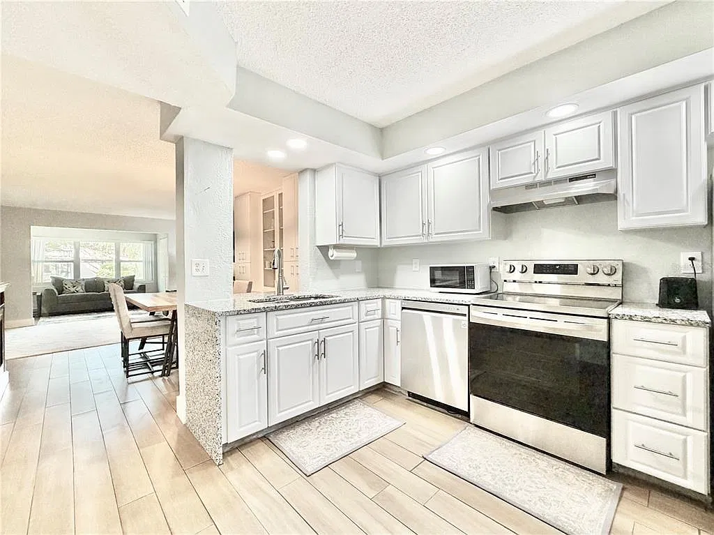 2 bed, 2.0 bath, 1120 sqft, $1,790 — Photo 2