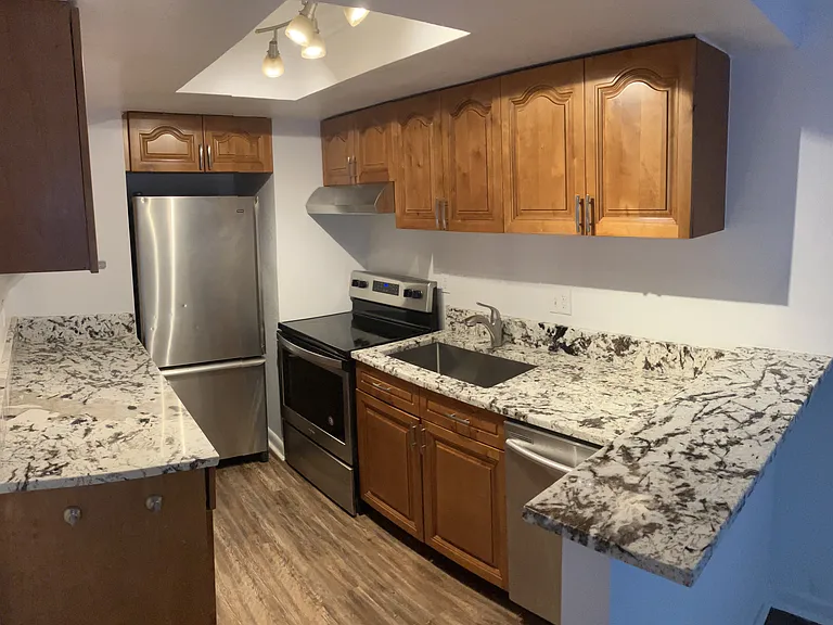 2203 S Fern Creek Ave — Photo 5