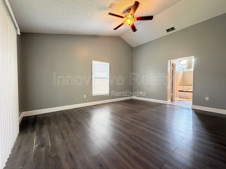 1025 Derbyshire Dr — Photo 12