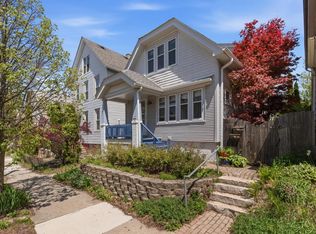 2412 N Dousman St, Milwaukee, WI 53212