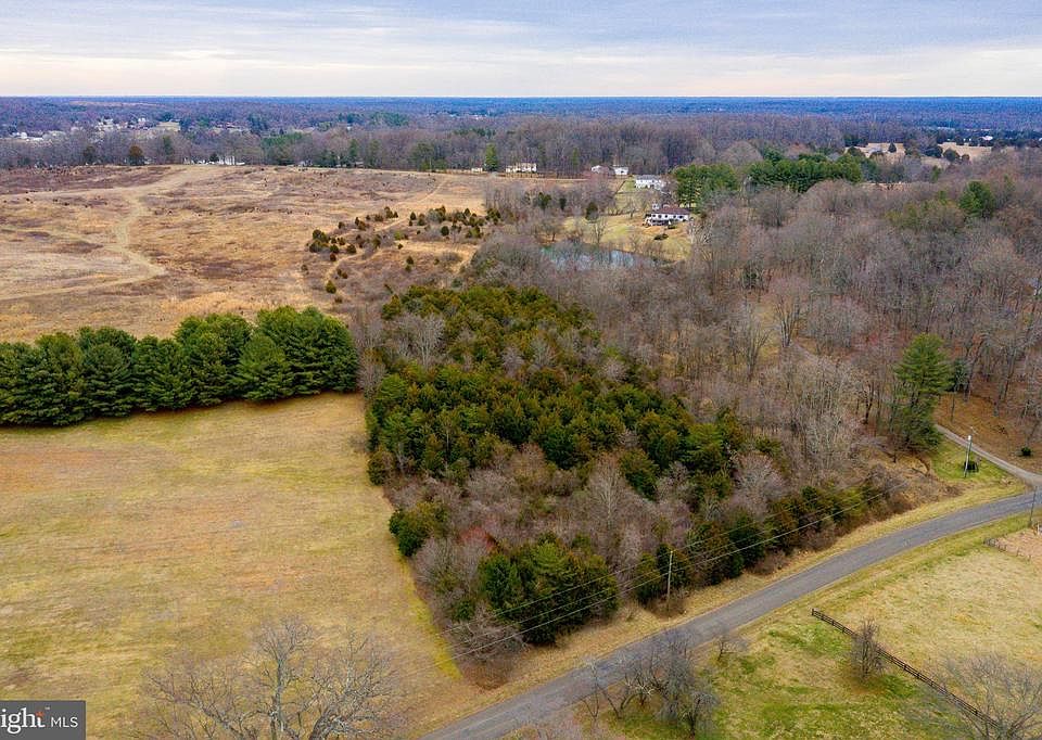 2nd image of Lees Ridge Rd