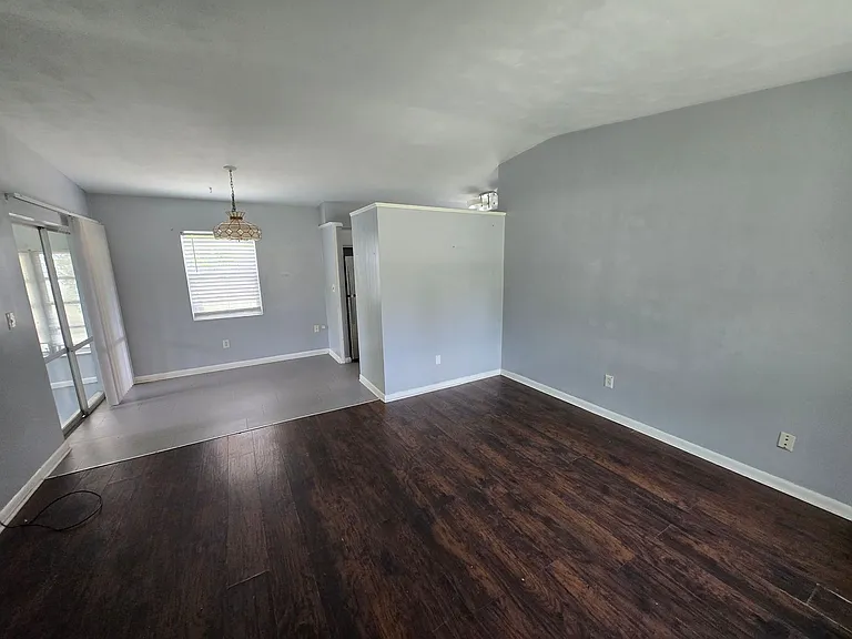 1282 Whitewood Dr — Photo 2