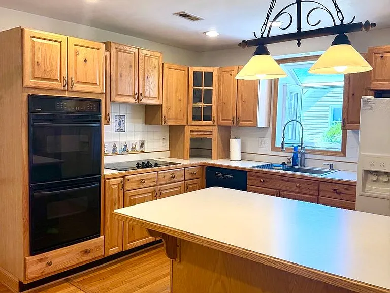 1503 Freeman Ave — Photo 4