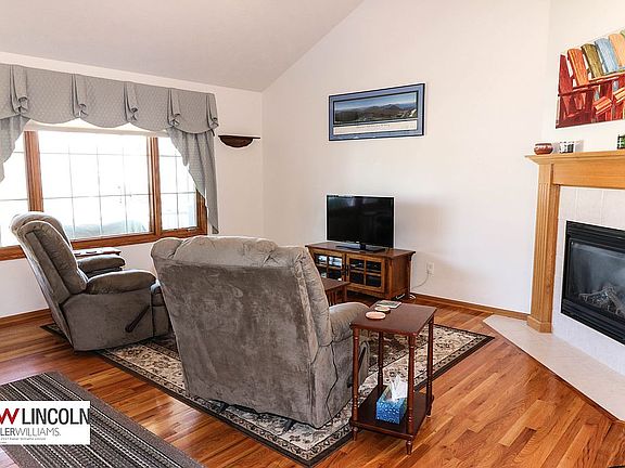 3rd image of 7927 Yellow Knife Dr