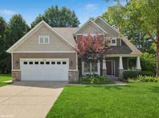 3726 Fox Crossing Dr, Saint Joseph, MI 49085