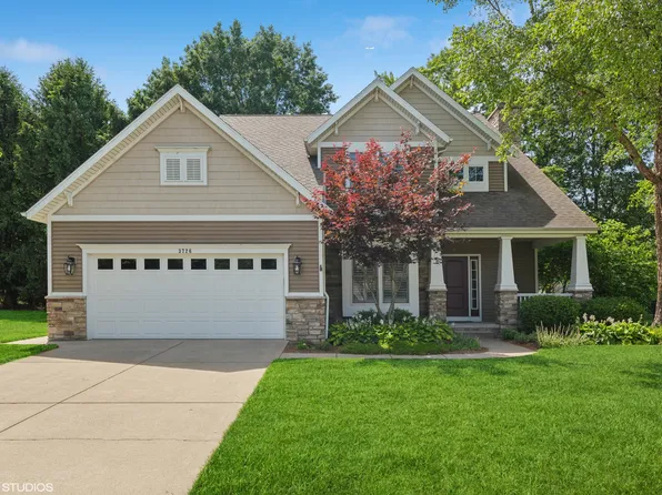 3726 Fox Crossing Dr, Saint Joseph, MI 49085