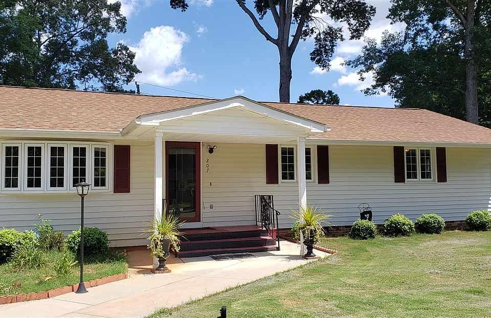 1st image of 207 Aspenwood Dr