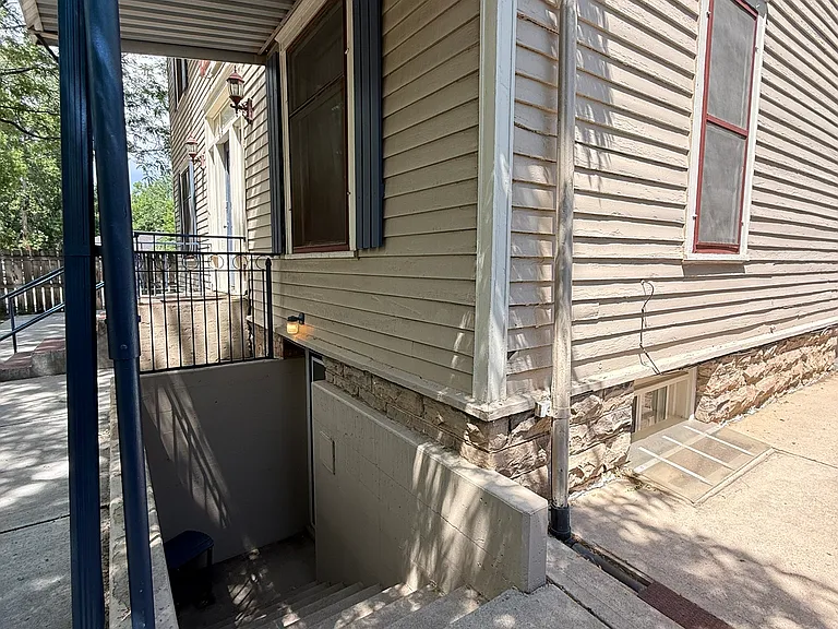 516 S Meldrum St #5 — Photo 2