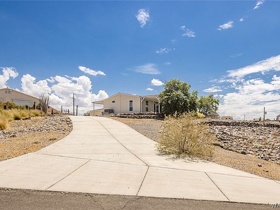 2nd image of 742 Robin Drive
