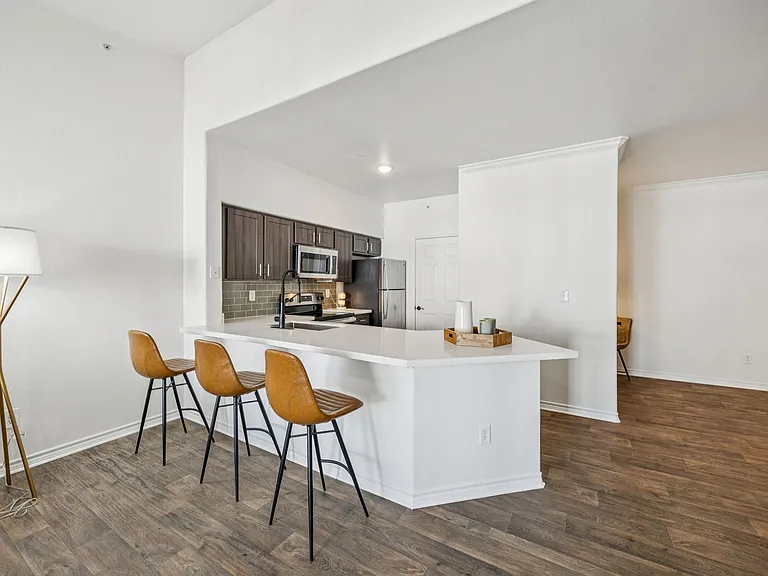 McDermott Place — Photo 11