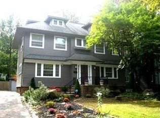 3060 Scarborough Rd, Cleveland Heights, OH 44118