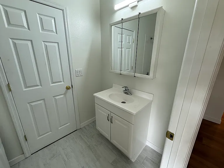 1046 Azalea Ln #C — Photo 7