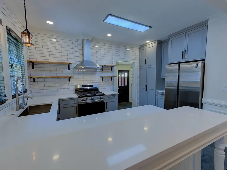 2405 Sumter St — Photo 10