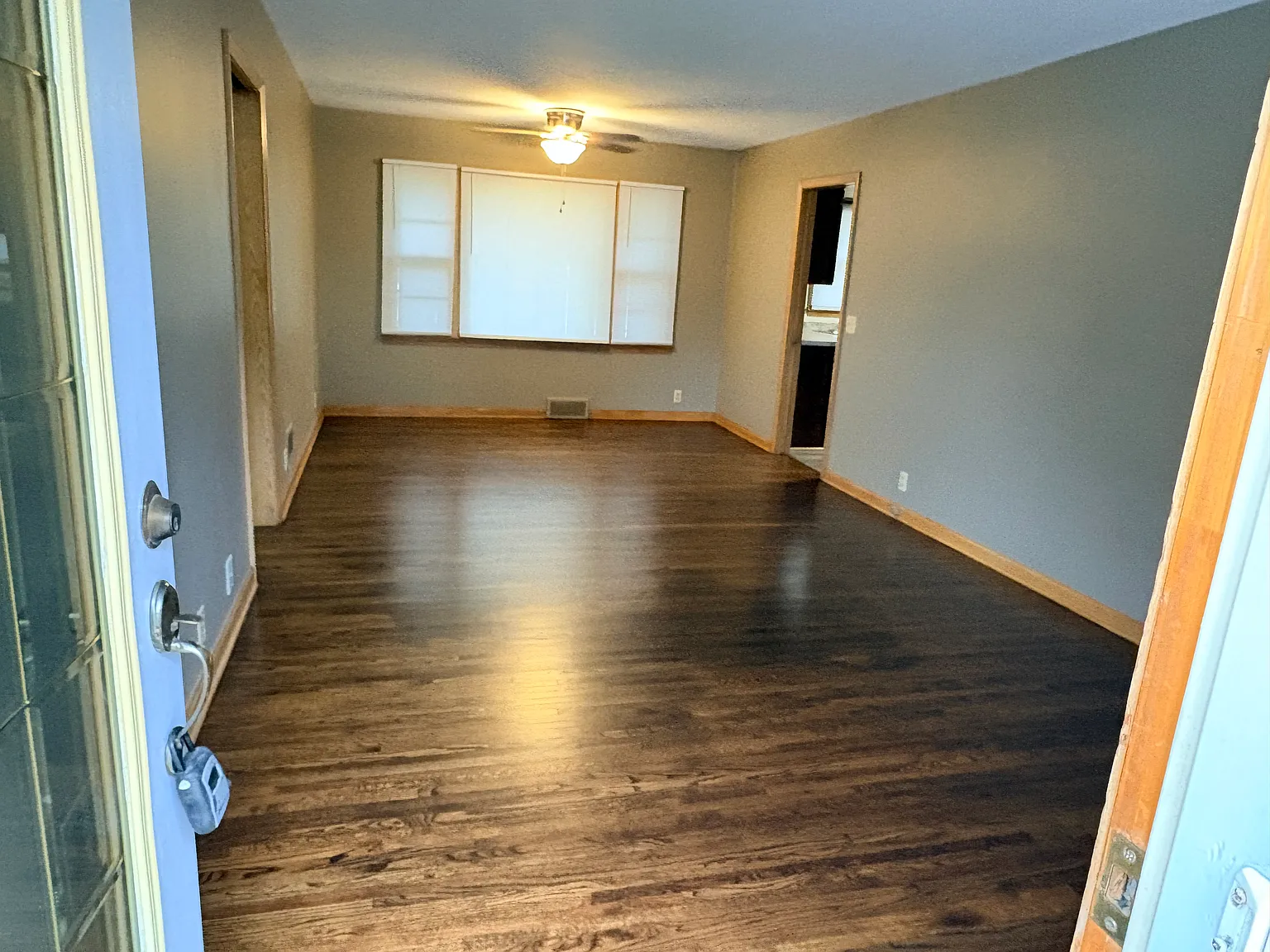 2 bed, 828 sqft, $1,600 — Photo 2