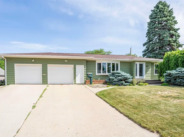 507 Lee Dr, Le Mars, IA 51031