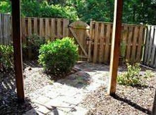 5173 Ballycastle Cir, Alexandria, VA 22315