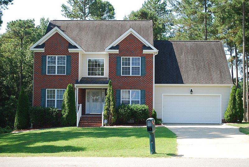 1st image of 102 Oak Hollow Ct