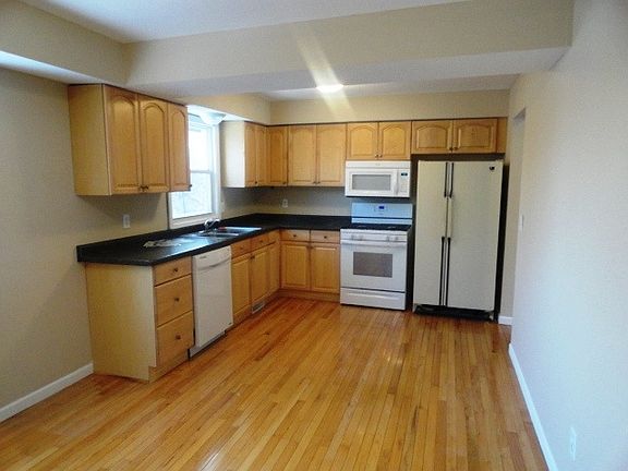 5th image of 13227 Fremont Ave S