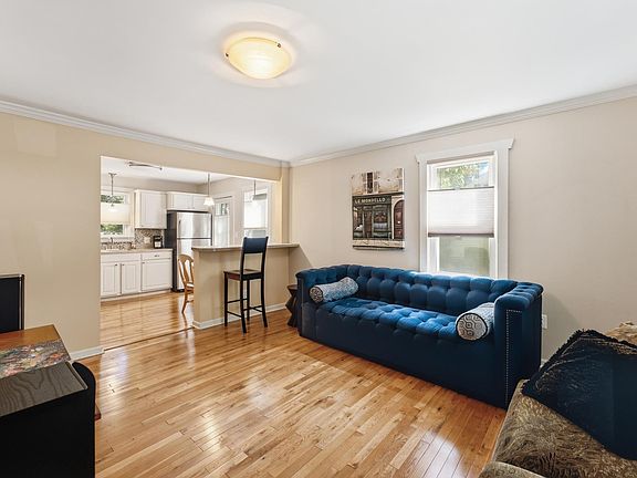 5th image of 212 Davis Ave