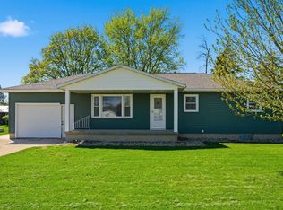 1110 N 2nd St, Manchester, IA 52057