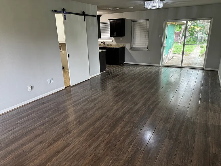 2607 Clearview Cir — Photo 3