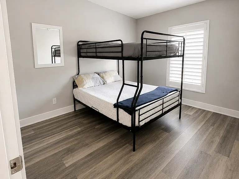 Queen/Full Bunk Bedroom 3