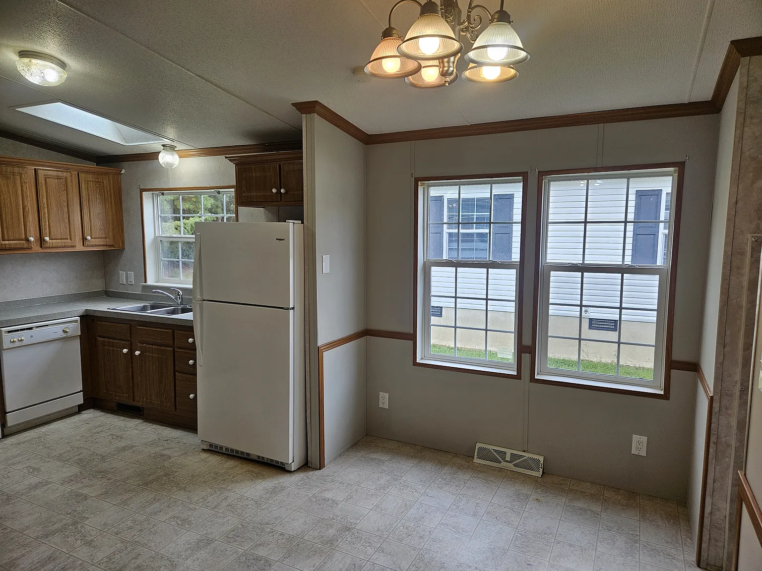 3 bed, 1350 sqft, $1,700 — Photo 4