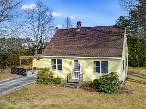 31 Hanson Drive, Topsham, ME 04086