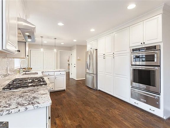 4th image of 1050 Lakemont Trce