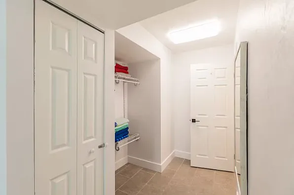 2 bed, 864 sqft, $10,500 — Photo 2