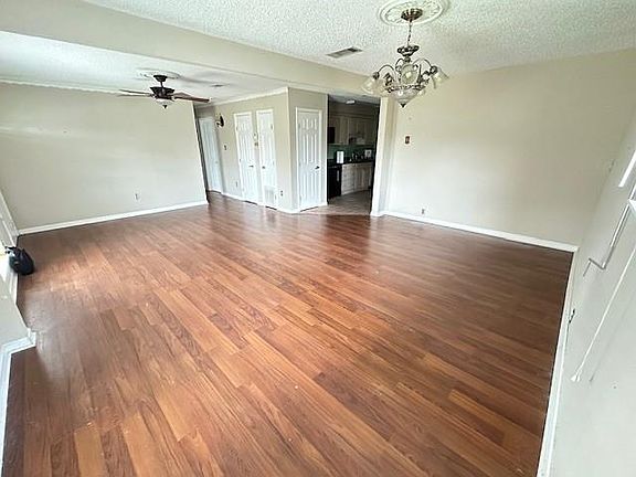 3rd image of 629 Clinebrook Dr