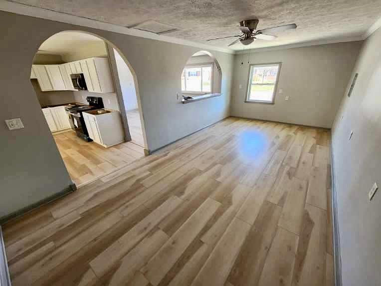 1st image of 905 Hartz Dr