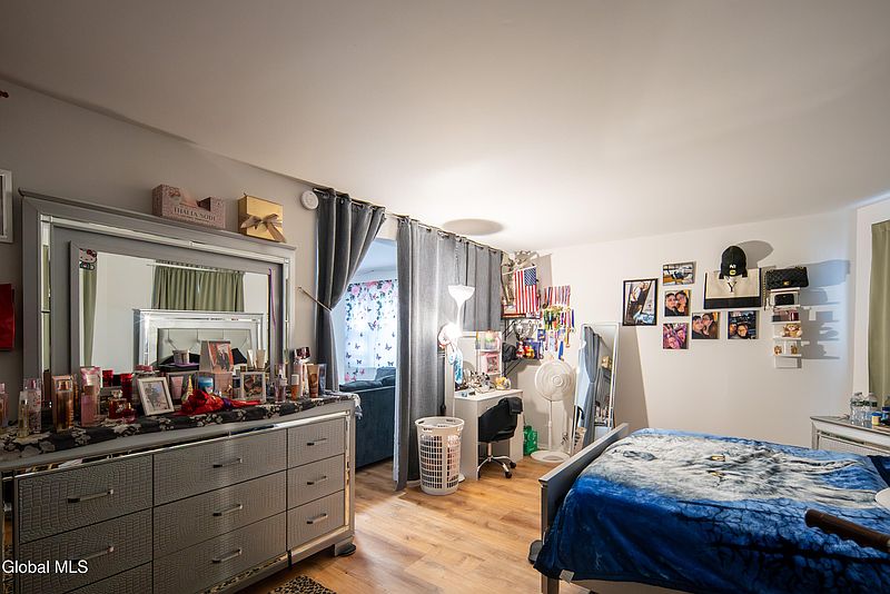 5th image of 106 Elm Street