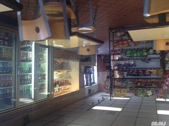 3rd image of 35 Allen Blvd