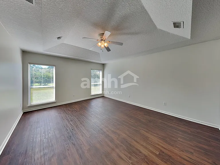 341 Diana Ct — Photo 10