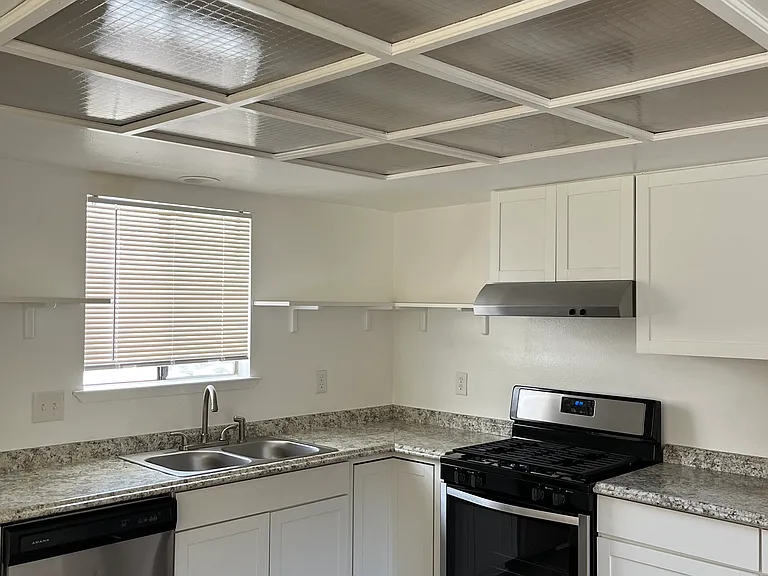 241 W Tulare Ave #D — Photo 18