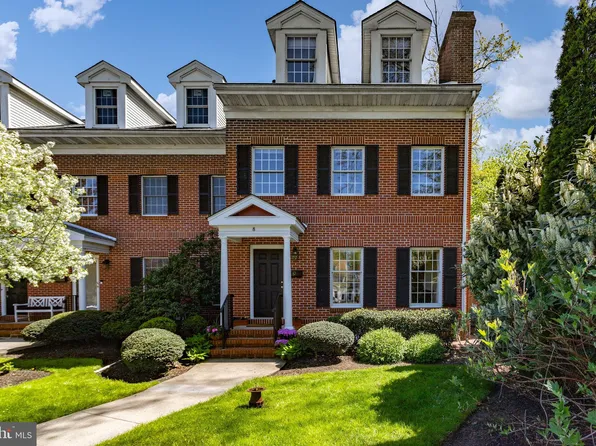 8 E Park St, Bordentown, NJ 08505