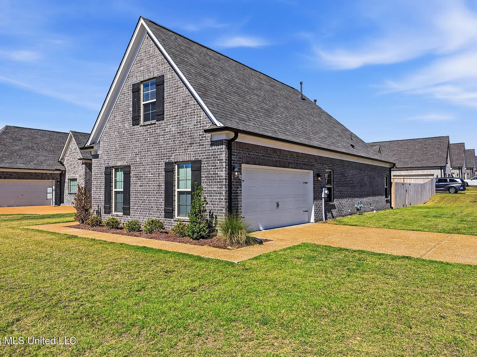 4 bed, 2.0 bath, 2047 sqft, $3,000 — Photo 3