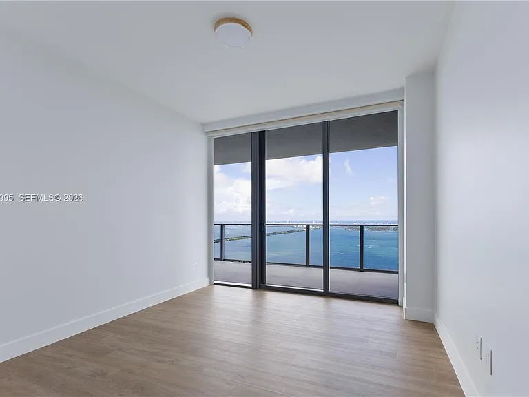 700 NE 24th St #5402 — Photo 38