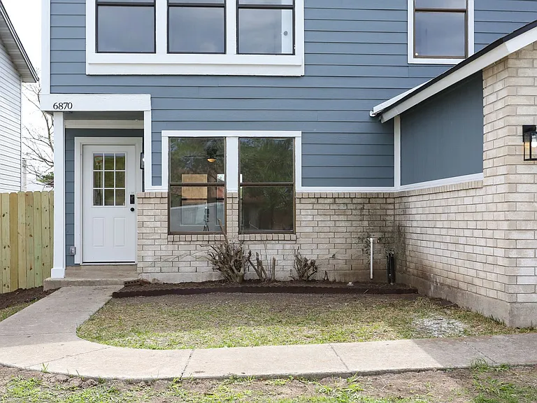 6870 Flaming Ridge Dr — Photo 4