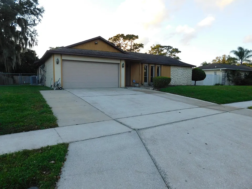 836 Royalton Rd