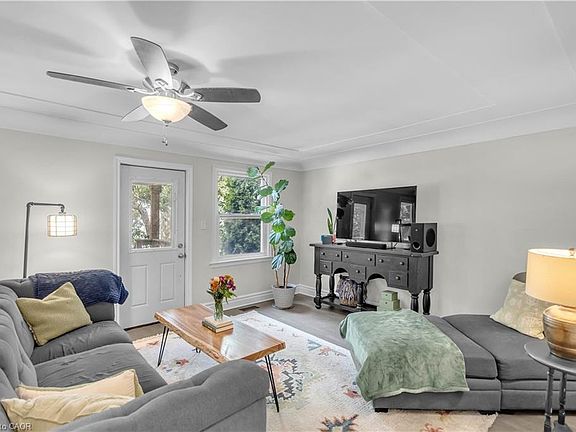 3rd image of 16 Wexford Ave N