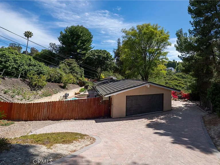12 Martingale Dr — Photo 37