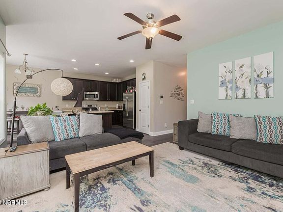 5th image of 418 Peppermint Dr