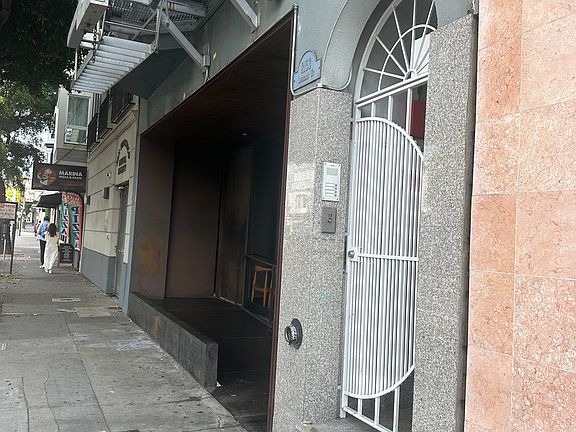 3rd image of 2153 Lombard St APT C