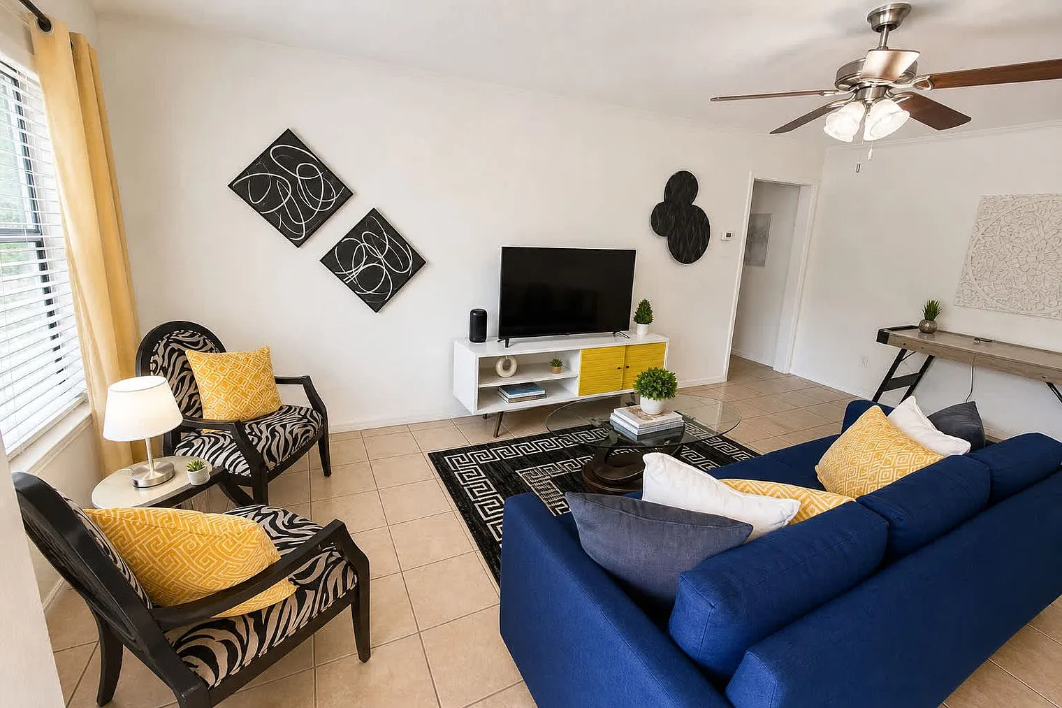 2 bed, 2.0 bath, 8072 sqft, $2,669 — Photo 2
