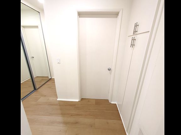 5th image of 13807 Oxnard St APT 12